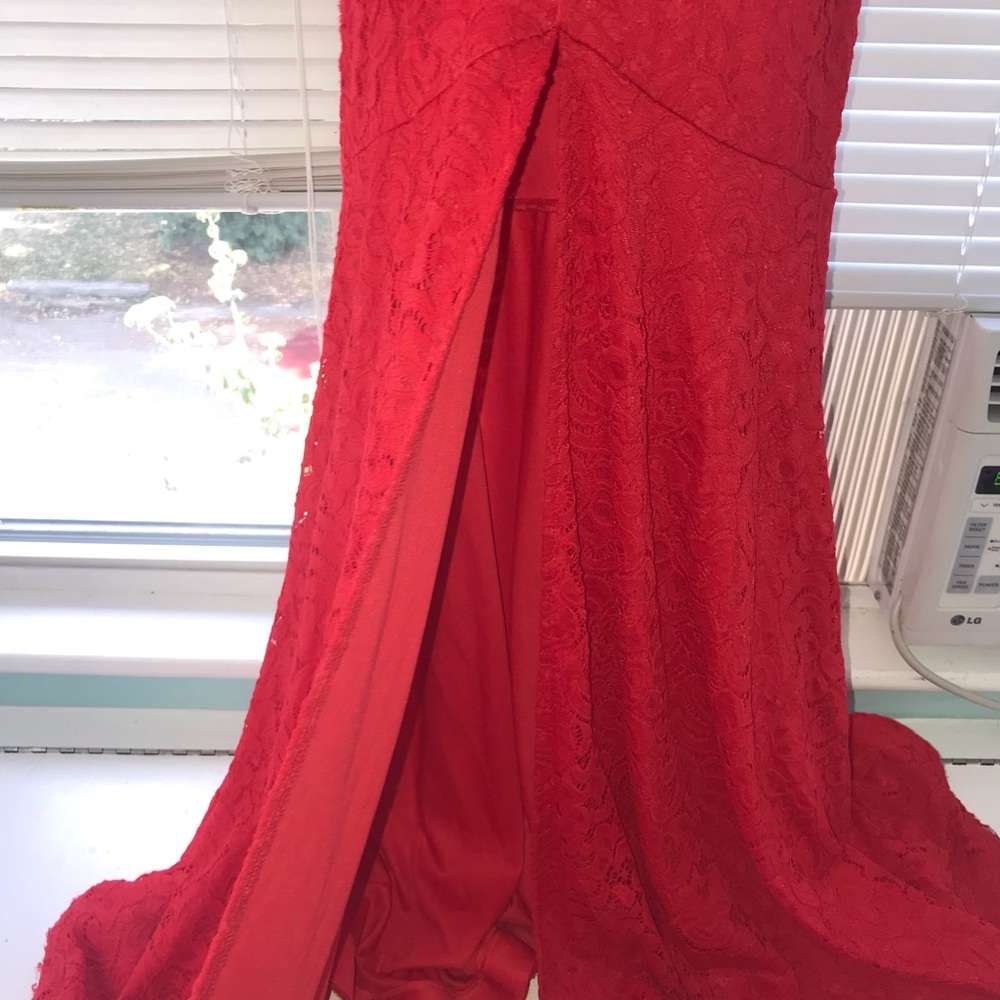 Wore it for prom, never will wear it again - Picture 3 of 3